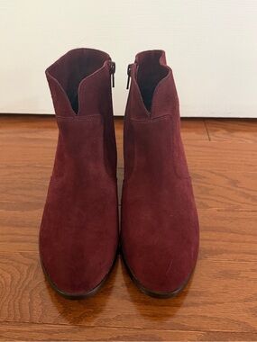 FIRTH Women's Burgundy Suede Ankle Boots - Sleek Zip Closure